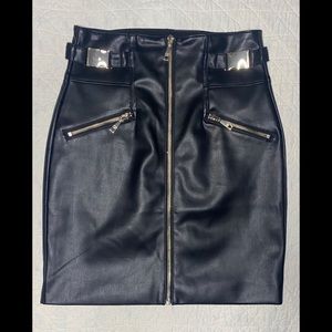 GUESS Faux Leather Zip-Up Skirt with Pockets